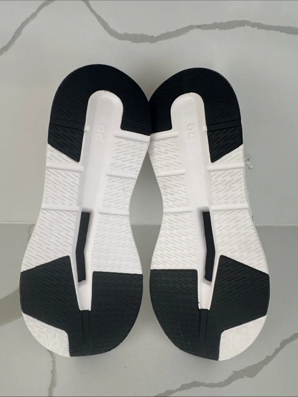 On Cloud Cloudeasy Size 9.5 Running Men's White Knit Sneakers with Black Accents